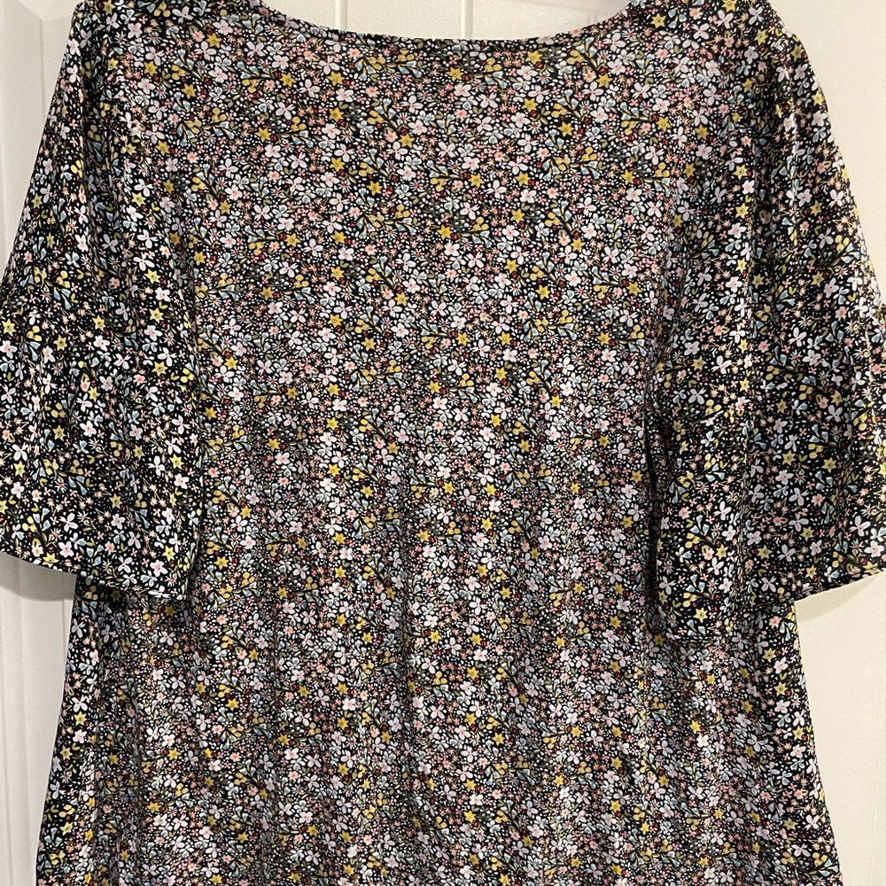 LOFT women’s Flutter sleeve shirt. Floral. Size Medium. 100% Rayon - Picture 8 of 12